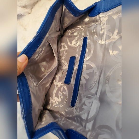 MICHAEL MICHAEL KORS Blue Clutch • NWOT - Picture 6 of 9